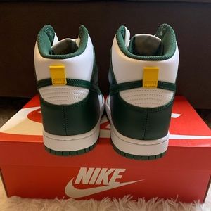 Nike Dunks Noble Green Size 10.5
